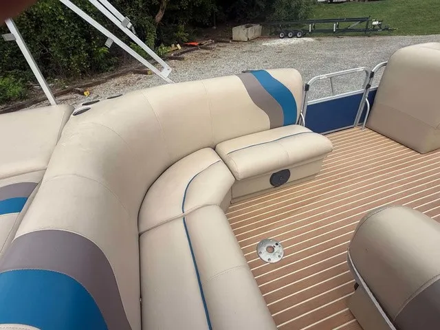 Slide: The Image of Bentley Pontoons 240 CRUISE 2015 - 14