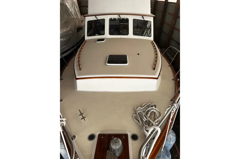 Slide: The Image of 1998 Northern Bay 36 boat deck with ropes and hatch in storage. - 28