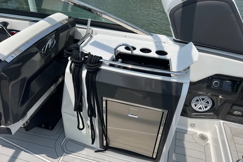 Slide: The Image of 2024 Monterey 275SS Super Sport boat interior with sleek design and modern amenities. - 38