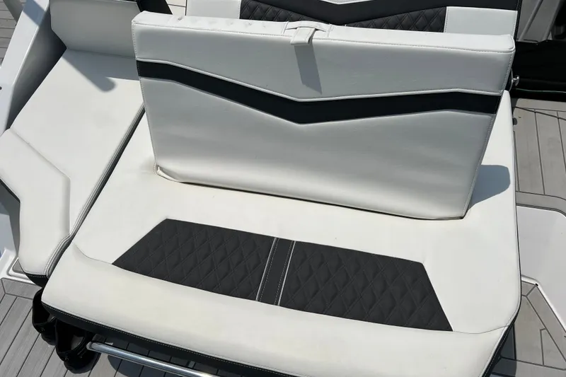 Slide: The Image of Monterey 275SS Super Sport 2024 - 43