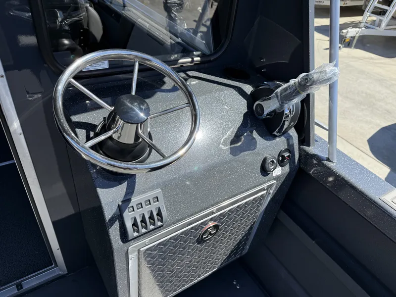 Slide: The Image of Thunder Jet Alexis Pro 24 w/ 350HP Mercury and a 15HP Pro Kicker! 2027 - 16