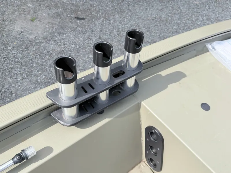 Slide: The Image of Tracker Grizzly 1754 SC 2024 - 21