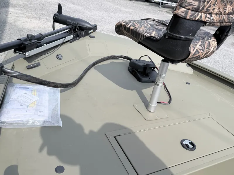Slide: The Image of Tracker Grizzly 1754 SC 2024 - 20