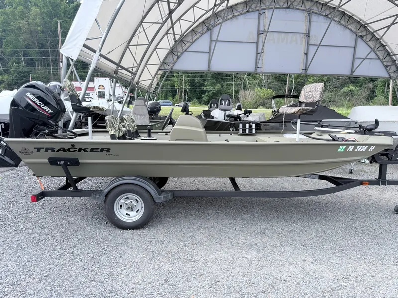 The Image of Tracker Grizzly 1754 SC 2024 - 1