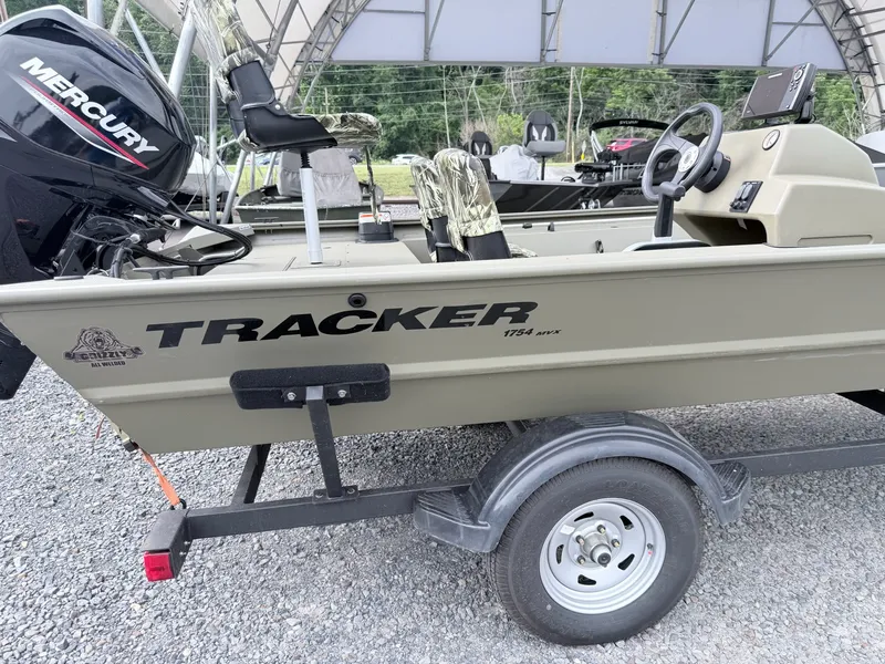 Slide: The Image of Tracker Grizzly 1754 SC 2024 - 25