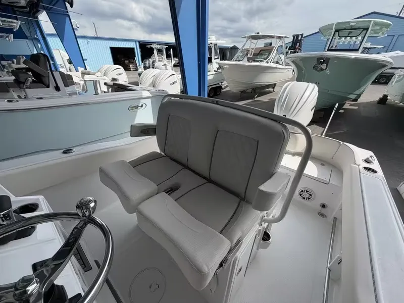 Slide: The Image of Sea Hunt Ultra 245SE 2027 - 8