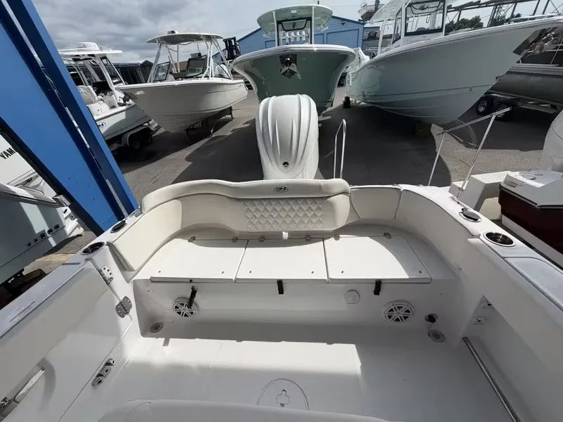 Slide: The Image of Sea Hunt Ultra 245SE 2027 - 7
