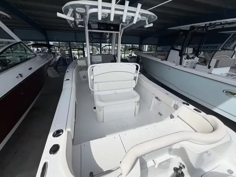Slide: The Image of Sea Hunt Ultra 245SE 2027 - 10