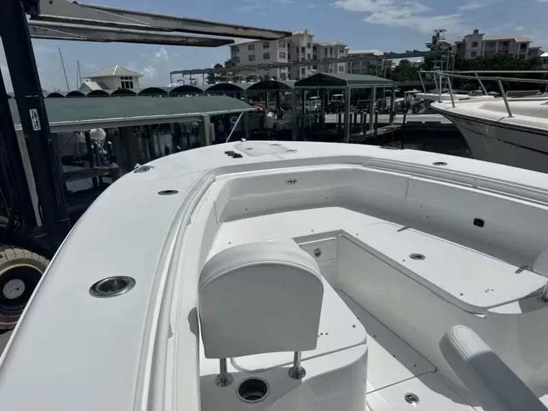 Slide: The Image of Sea Hunt Ultra 285SE 2027 - 10