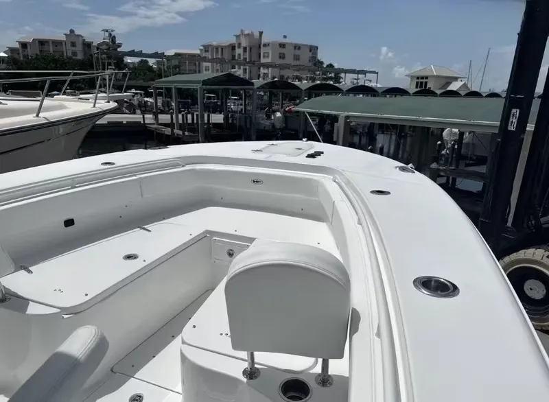 Slide: The Image of Sea Hunt Ultra 285SE 2027 - 9