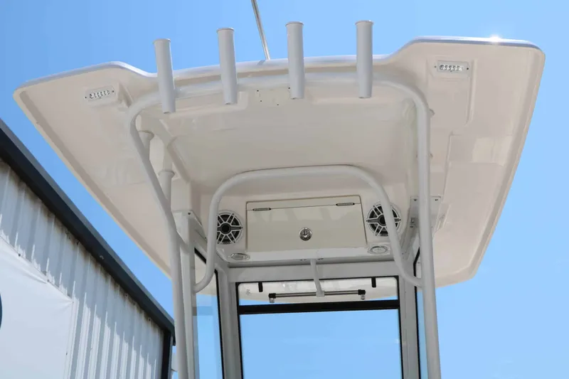 Slide: The Image of Robalo 266 Cayman 2026 - 28