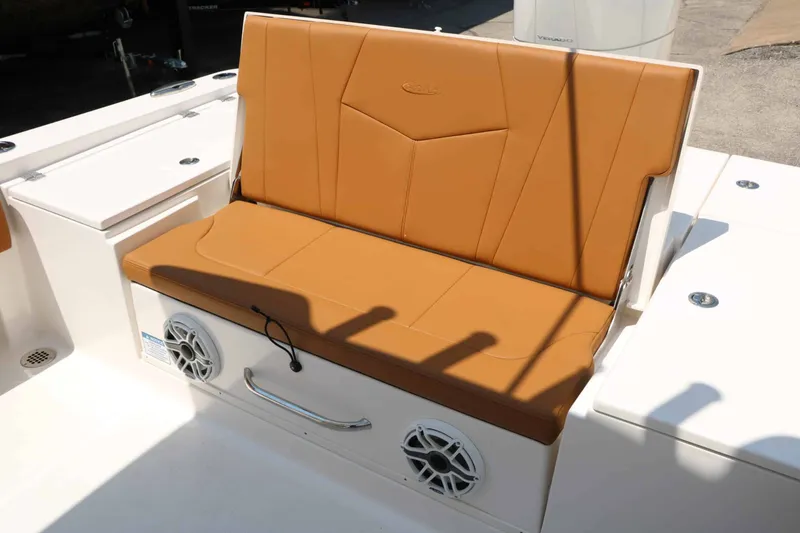 Slide: The Image of Robalo 266 Cayman 2026 - 49