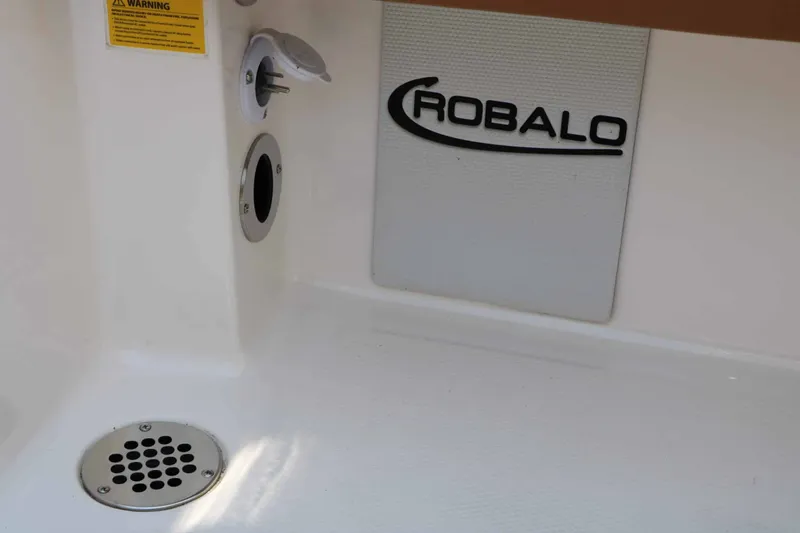 Slide: The Image of Robalo 266 Cayman 2026 - 69