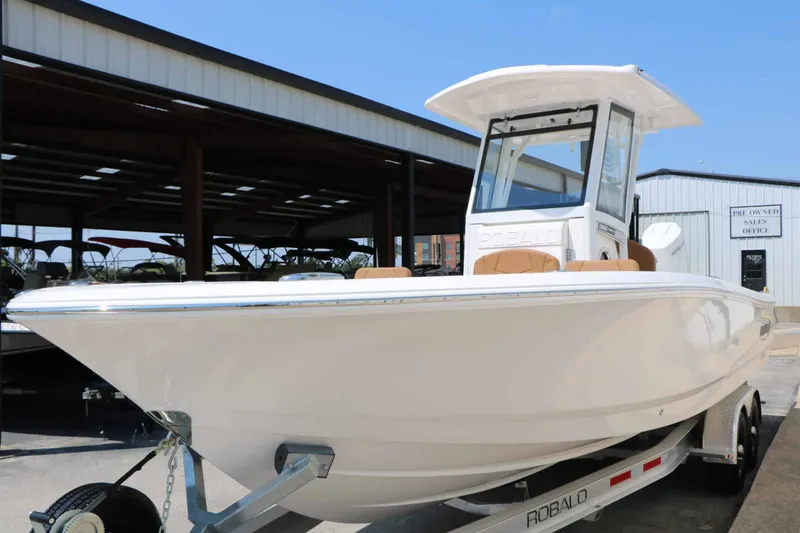 Slide: The Image of Robalo 266 Cayman 2026 - 17