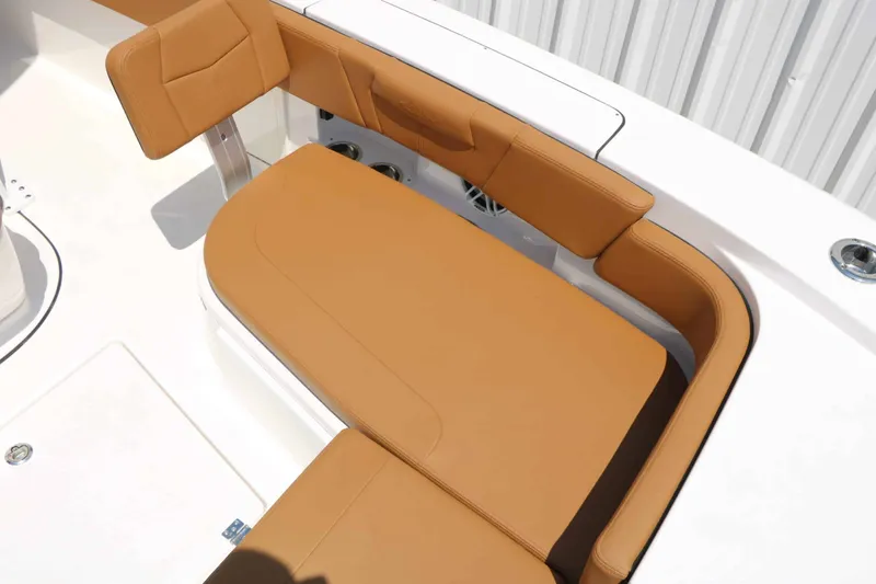 Slide: The Image of Robalo 266 Cayman 2026 - 37