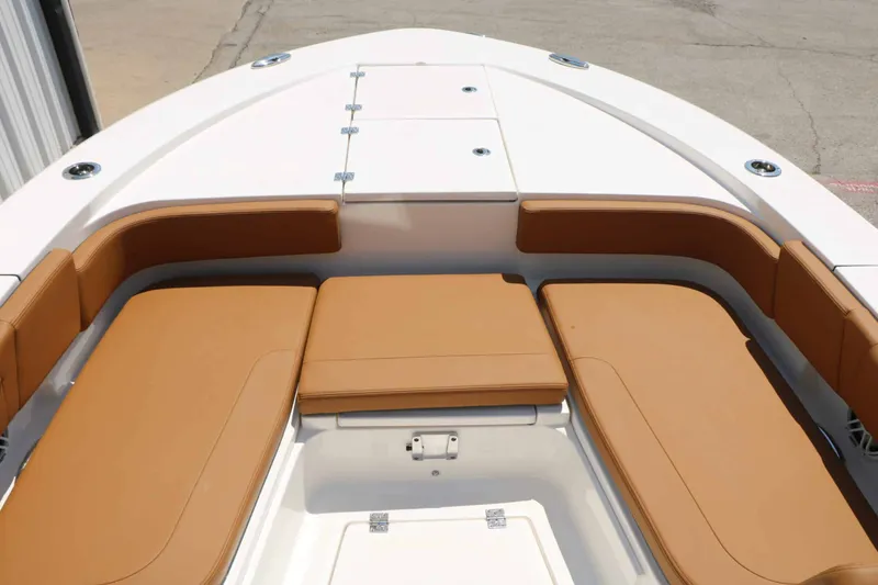 Slide: The Image of Robalo 266 Cayman 2026 - 33