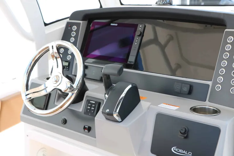 Slide: The Image of Robalo 266 Cayman 2026 - 64