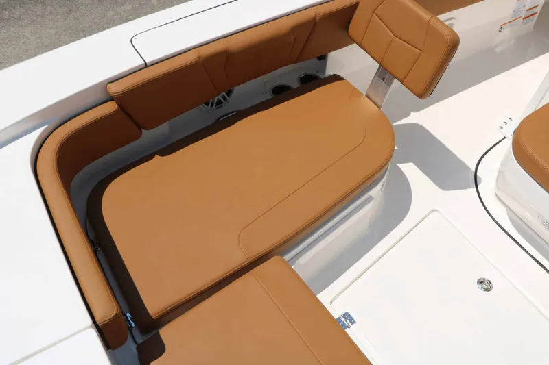 Slide: The Image of Robalo 266 Cayman 2026 - 36