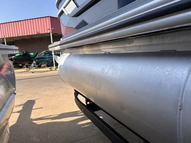 Slide: The Image of Lowe SS 270 EWT TLX 2024 - 13