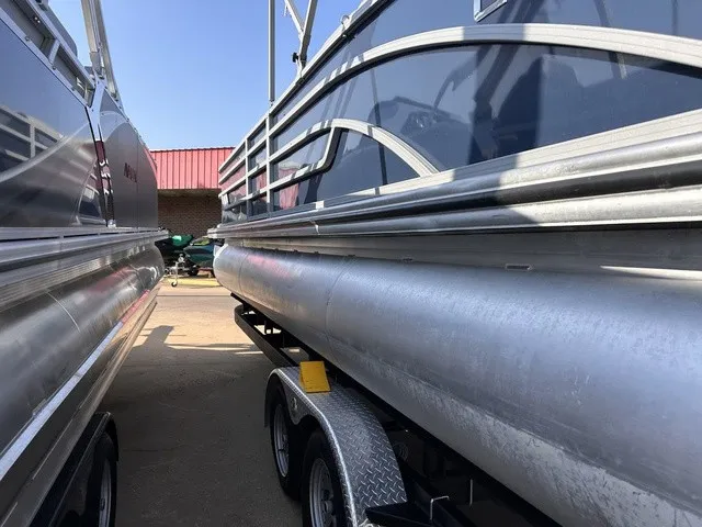 Slide: The Image of Lowe SS 270 EWT TLX 2024 - 11