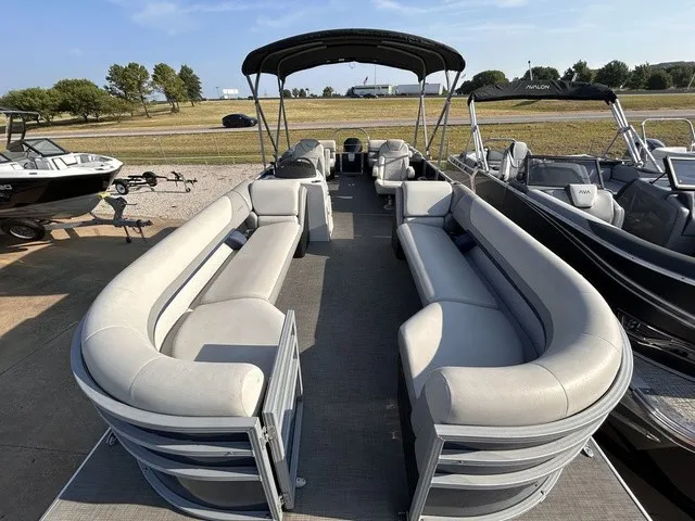 Slide: The Image of Lowe SS 270 EWT TLX 2024 - 15