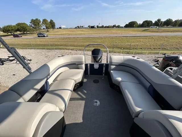 Slide: The Image of Lowe SS 270 EWT TLX 2024 - 18