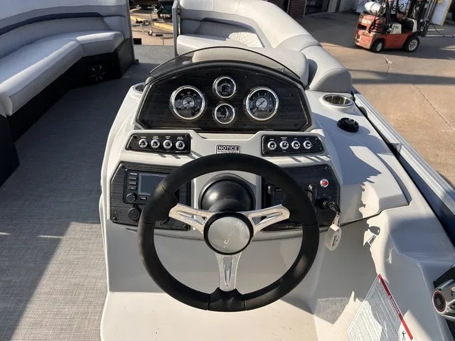 Slide: The Image of Lowe SS 270 EWT TLX 2024 - 22