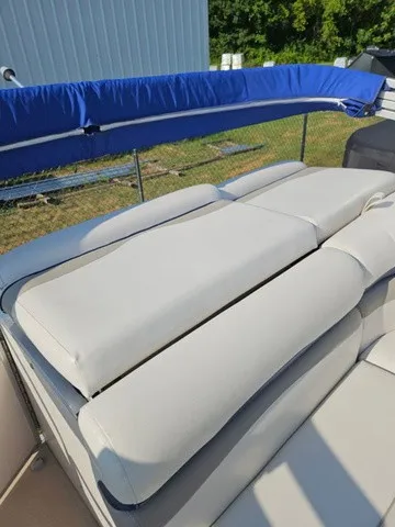 Slide: The Image of Harris sunliner 2007 - 17