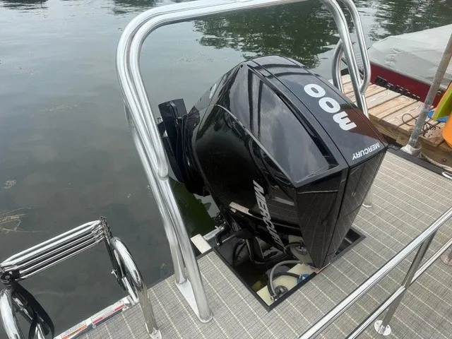 Slide: The Image of Coach Pontoons 263 FLC 2023 - 6