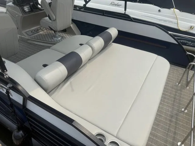 Slide: The Image of Coach Pontoons 263 FLC 2023 - 5