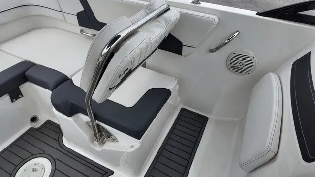 Slide: The Image of Bayliner VR6 Bowrider 2023 - 26