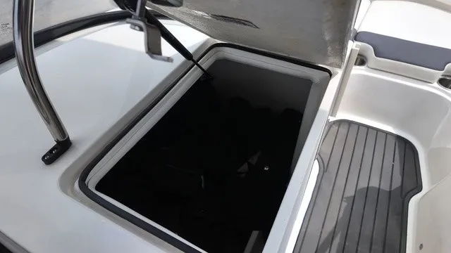 Slide: The Image of Bayliner VR6 Bowrider 2023 - 28