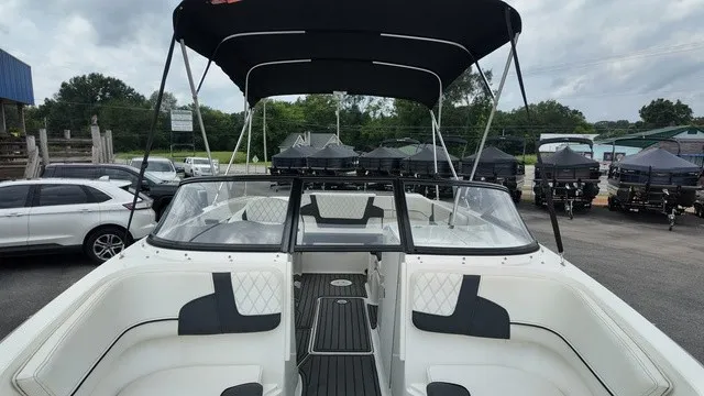 Slide: The Image of Bayliner VR6 Bowrider 2023 - 16
