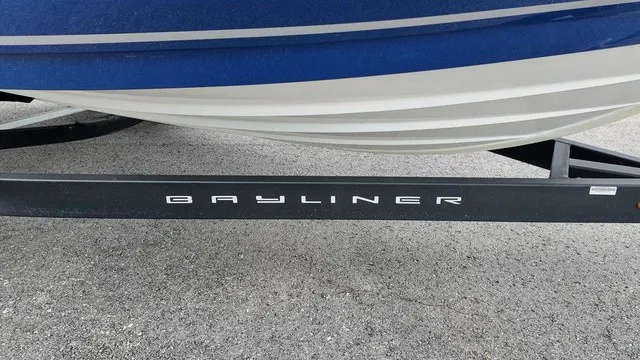 Slide: The Image of Bayliner VR6 Bowrider 2023 - 10