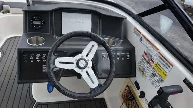 Slide: The Image of Bayliner VR6 Bowrider 2023 - 31