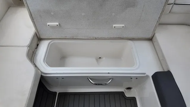 Slide: The Image of Bayliner VR6 Bowrider 2023 - 27