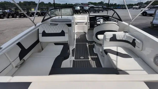 Slide: The Image of Bayliner VR6 Bowrider 2023 - 39