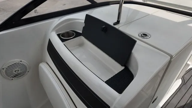 Slide: The Image of Bayliner VR6 Bowrider 2023 - 30