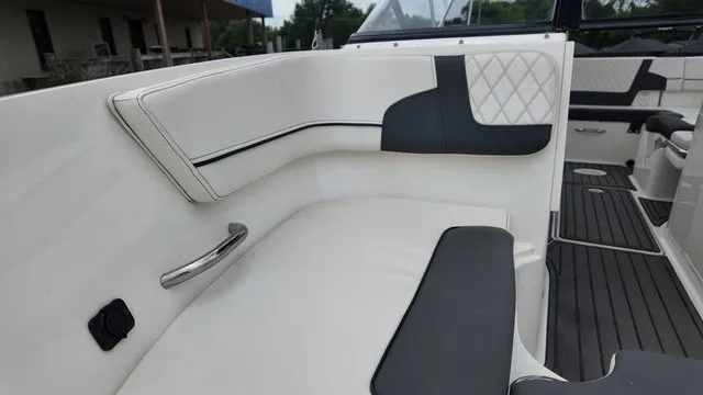 Slide: The Image of Bayliner VR6 Bowrider 2023 - 17
