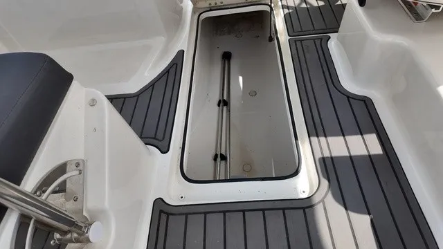 Slide: The Image of Bayliner VR6 Bowrider 2023 - 38
