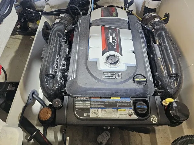 Slide: The Image of Bayliner VR6 Bowrider 2023 - 34
