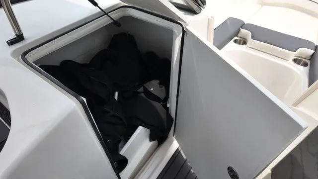Slide: The Image of Bayliner VR6 Bowrider 2023 - 29