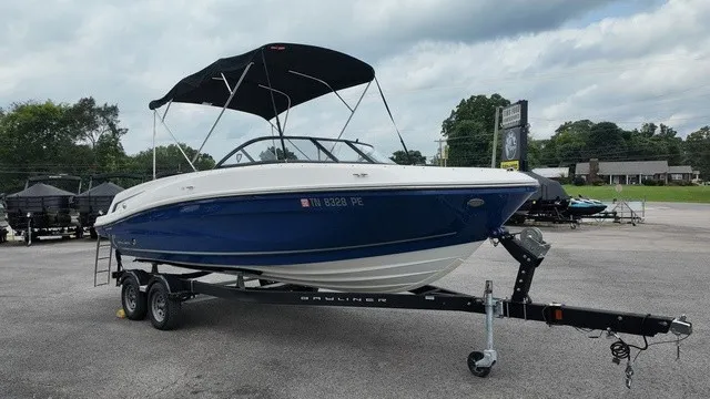 Slide: The Image of Bayliner VR6 Bowrider 2023 - 7