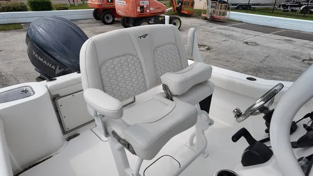 Slide: The Image of Tidewater 232 CC Adventure 2027 - 8