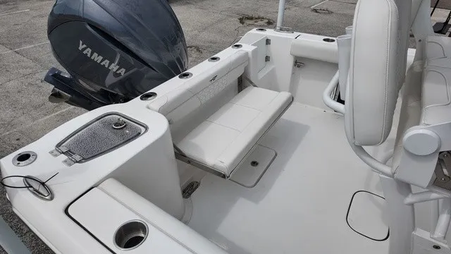 Slide: The Image of Tidewater 232 CC Adventure 2027 - 6