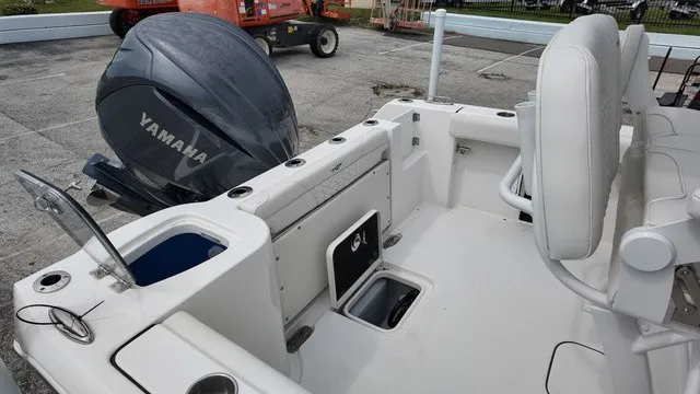 Slide: The Image of Tidewater 232 CC Adventure 2027 - 4