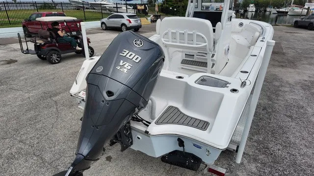 Slide: The Image of Tidewater 232 CC Adventure 2027 - 15