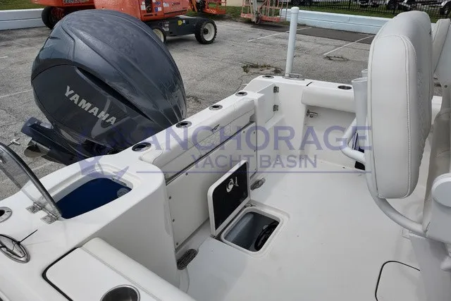 Slide: The Image of Tidewater 232 CC Adventure 2027 - 14