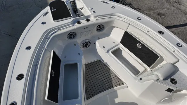 Slide: The Image of Tidewater 282 CC Adventure 2027 - 20