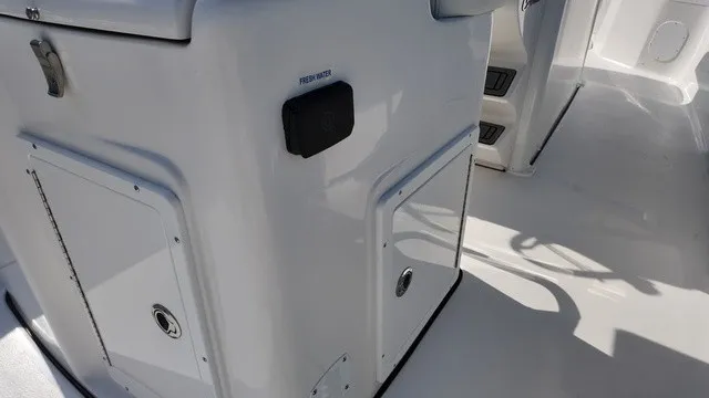 Slide: The Image of Tidewater 282 CC Adventure 2027 - 7